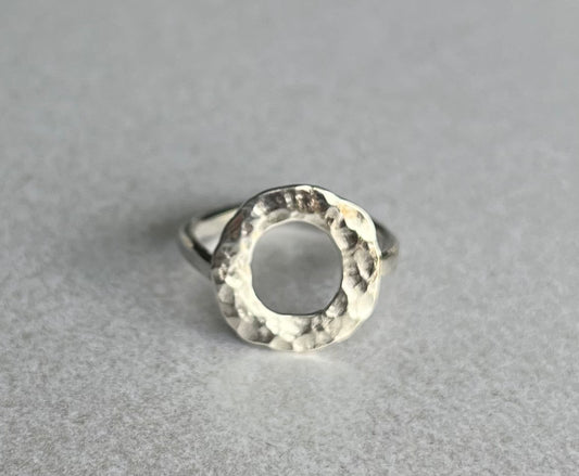 Hammered circle ring